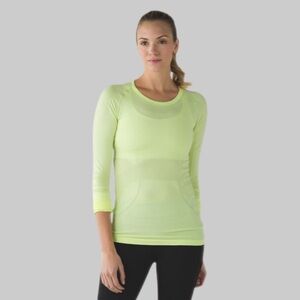Lululemon Swiftly Tech Long Sleeve Crew in Heathered Ray